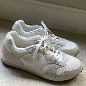 Women’s Nikes Size 9.5  runs small (NEW WITHOUT TAGS)